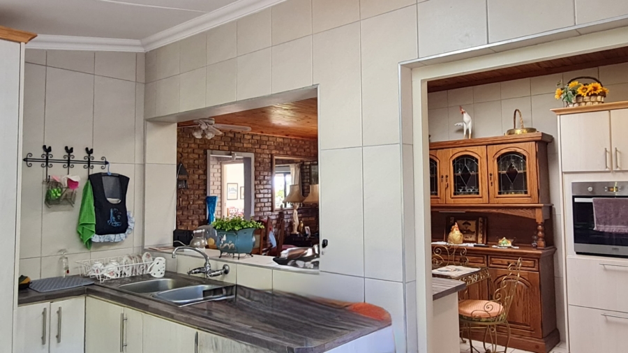 4 Bedroom Property for Sale in Boggomsbaai Western Cape